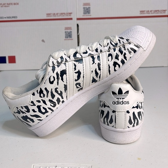 adidas shoe for women/ size 5.5 womenswear - Picture 4 of 6